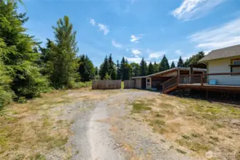Lots of room for parking ALL your toys…RV, boat, cars…or just lots of room to spread your wings!