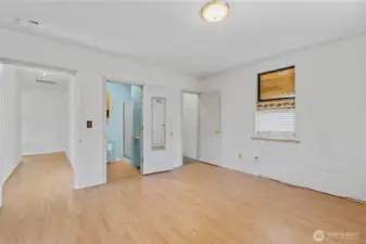 Primary bedroom with 3/4 bathroom & walk-in closet