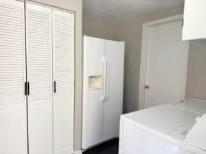 Laundry room, all appliances stay!