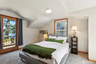 Main house: Primary bedroom