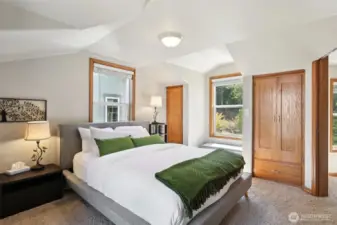 Main house: Primary bedroom
