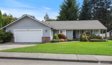 Looking for one-story, move-in ready living on a quiet street? You'll find a fit here!
