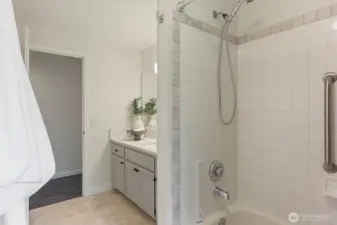 This bathroom features a tile surround of the bathtub.