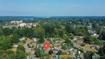 To the north, groceries & shops just a mile up the road. The Capitol and Olympia's vibrant downtown about 2 miles - so much so close!