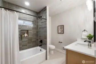 Main floor full bathroom