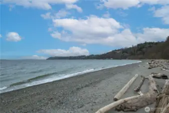 seahurst park just steps away