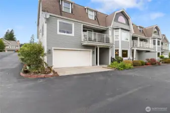 Welcome to 1178 E Grover Street Unit 101!