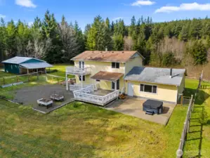 Another view of back of the home.