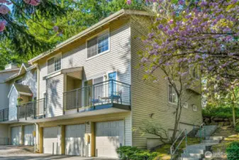 End-Unit and Garage with Direct Private Access!