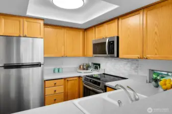 Kitchen complete with an eating bar for easy serving.