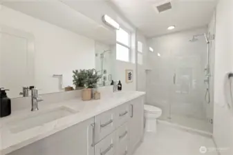 Photos are of a similar listing for illustrative purposes.