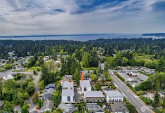 Located very close to Meadowdale County Park and Beach, great way to spend the day on the water.