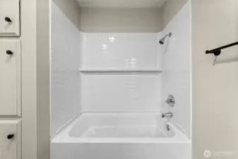 2nd bathroom tub and shower