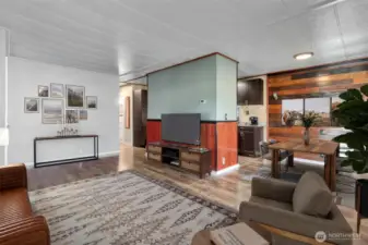 Virtually Staged Family/livingroom