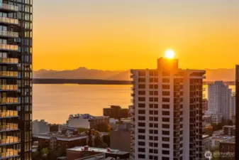 Unit 2202 is more than a home—it’s a lifestyle, where luxury, convenience, and community converge in one of Seattle’s premier addresses.