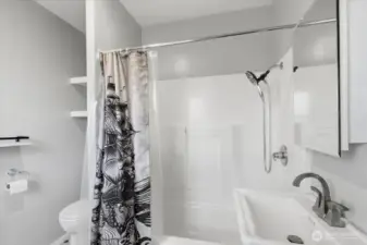 Jack & Jill style bathroom with tub/shower.