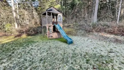 Fun, Big Toy in side/backyard stays with the home!