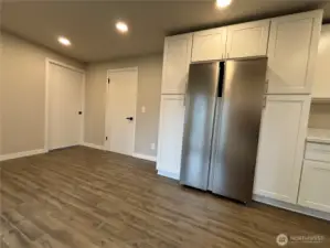 kitchen eating area