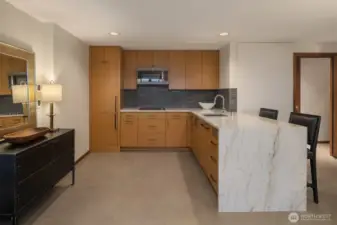A handsome design for this kitchen: clean lines and high functionality.