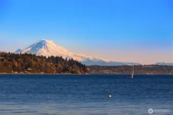 Mt Rainier, Normandy Park shoreline and in the distance Des Moines marina (the perfect place to moor one boats during the winter).