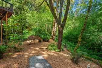 This ultra natural setting is a rarity in the city but will capture the heart of all nature lovers.
