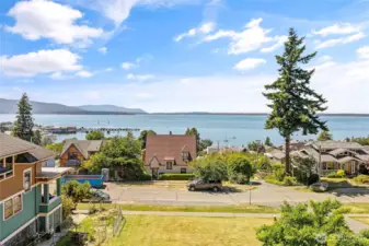 Welcome to 917 13th Street on Bellingham's South Hill.