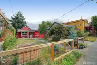 Large fully fenced front yard