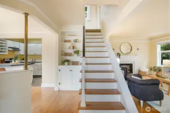 Great flow between living room, dining room, and kitchen.  You'll love the convenience of a circular floor plan!