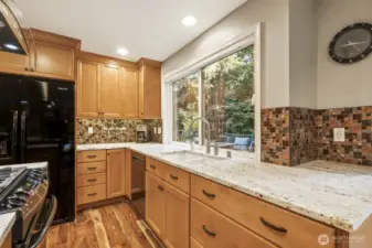 Copper accent backsplash