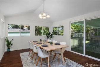 DINING ROOM | Tons of natural light