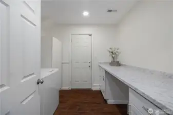 LAUNDRY ROOM | Washer & Dryer included + Storage space and folding table