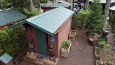 SHED IN THE BACK OF THE PROPERTY WITH WASHER/DRYER FREEZER