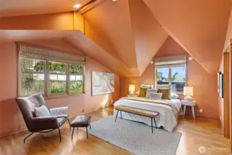 Spacious primary suite (upper level 3)