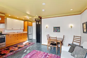 Guest suite kitchen and dining area with radiant in floor heat (lower level)