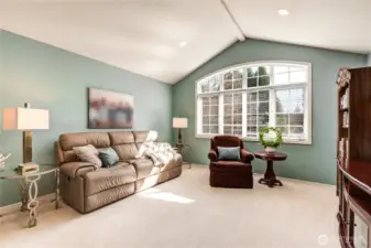 Large bonus room with vaulted ceiling.