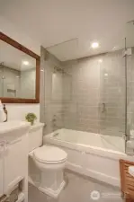 746 3rd St S, Kirkland