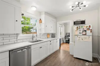 Newer updated kitchen, quartz counters, LVP floors