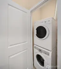 Convenient upper level washer/dryer