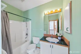 2337 West Beach Road bathroom
