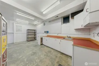 2337 West Beach Road garage/shop/hobby space *Virtually decluttered