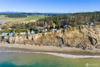 2337 West Beach oceanfront, high-bluff views