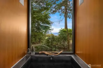 Main house 1st floor Primary Japanese soaking tub