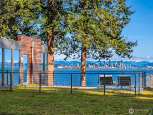 Main house 2nd floor growing roof lounge
