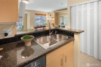 This well-appointed kitchen includes a reverse osmosis water filtration system discreetly installed under the sink—complete with its own dedicated tap for crisp, clean drinking water right at your fingertips.