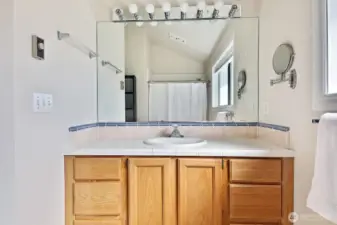 Full bath. This one has not been updated during Seller's ownership and provides an opportunity to bring your own style to this bathroom. Window looks out at the backyard. Let's go back downstairs to check out the other bedrooms & bathrooms.