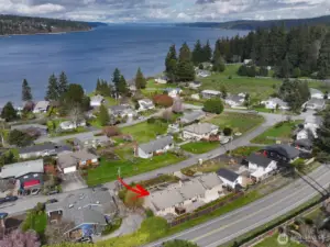 A stone's throw from Freeland Park including pavilions w/ picnic tables, a beach with a boat ramp & fun playground. You are so close to Freeland amenities!  Welcome to Freeland, Welcome Home!