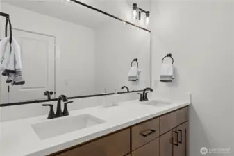2nd upper level Full Bath
