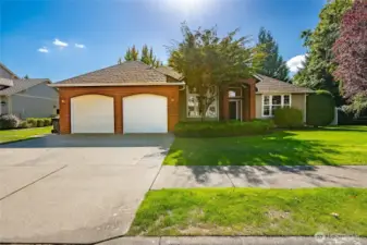 Welcome to 761 Sunrise Dr. Lynden