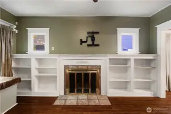 Gas fireplace surrounded by built-in bookshelves