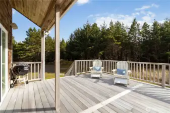 Drenched in light and good-vibe ozone, the south-facing  deck is perfect for quiet morning coffee, sea breezes, and coastal gatherings.